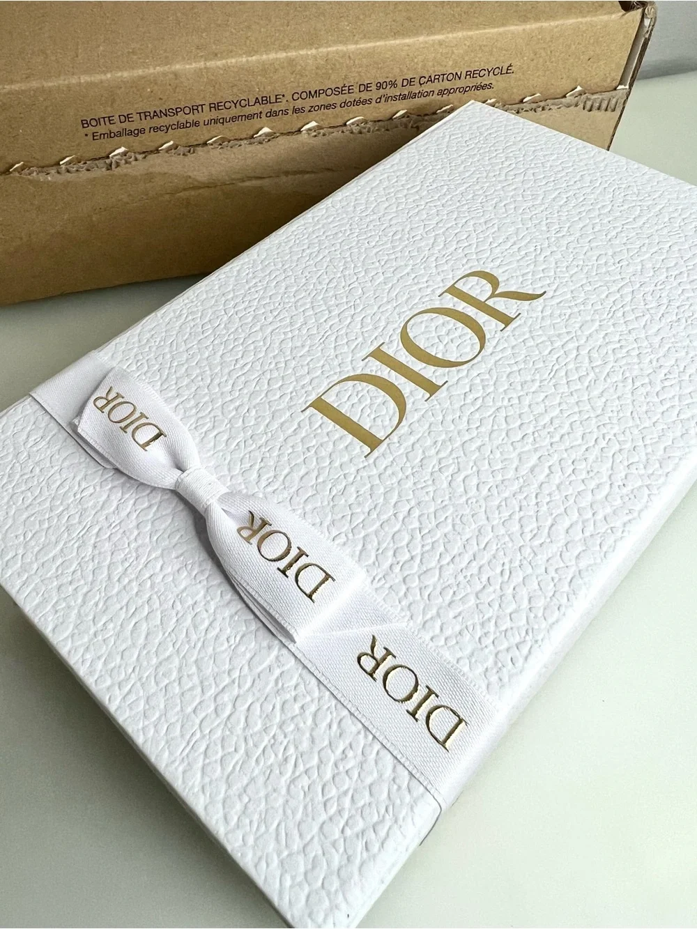 ✨Dior white gift box with ribbon and tissue✨